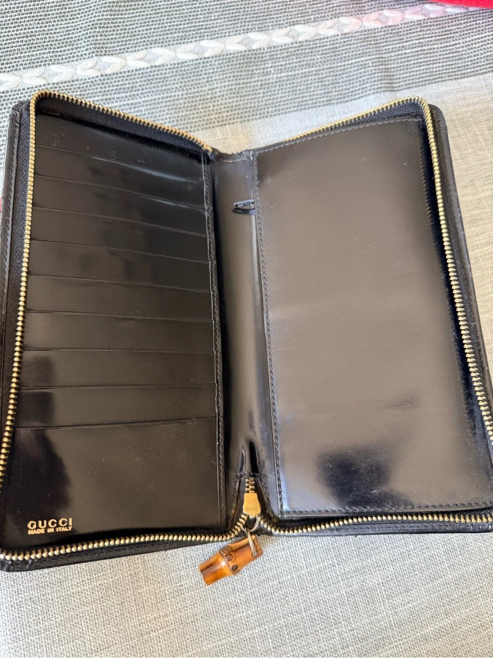 Gucci sleek zip
